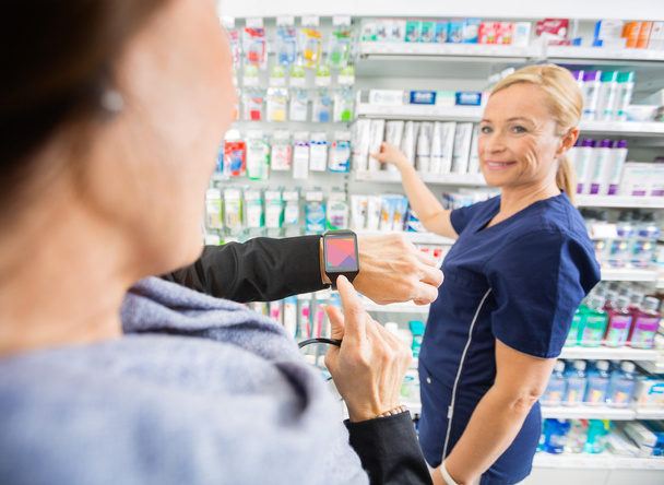 Customer Showing Smartwatch To Mature Pharmacist - Photo, Image