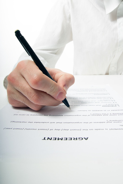 İşadamı imzalama kağıtları ver. Avukat, Emlak, işadamı  - Fotoğraf, Görsel
