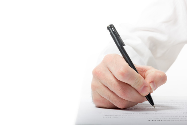 Handsignierpapiere von Geschäftsleuten. Anwalt, Makler, Geschäftsmann unterschreiben Dokumente auf weißem Hintergrund. Kopierraum für Text. - Foto, Bild