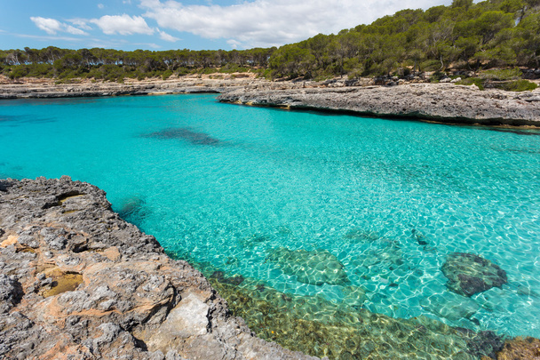 türkisfarbenes Wasser einer Bucht im Naturpark Mondrago, Mallorca, Spanien - Foto, Bild