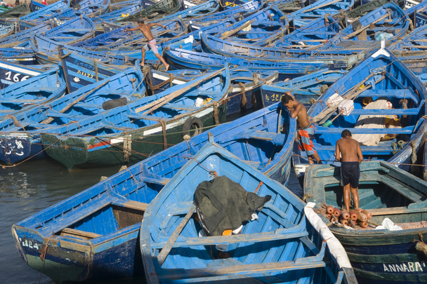 沿岸の漁船 - 写真・画像