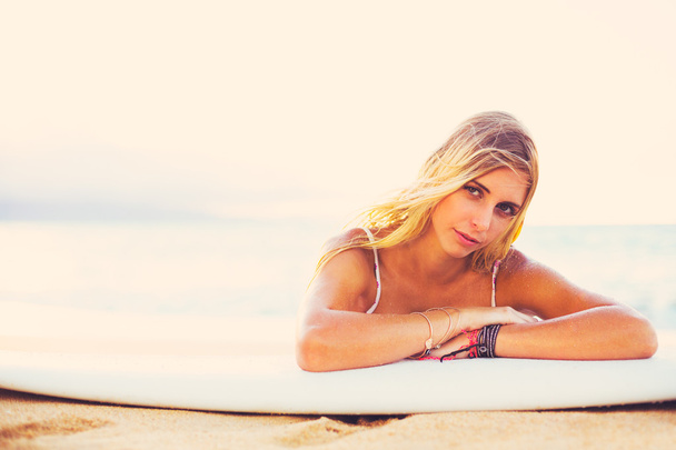 Blonde Surfer Girl on the Beach - Fotografie, Obrázek