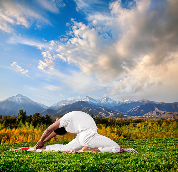 Yoga pose valakhilyasana
 - Photo, image