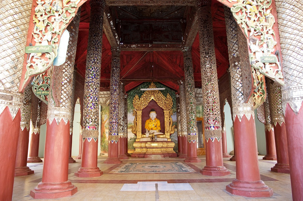 shwezigon 塔、バガン、ミャンマー - 写真・画像