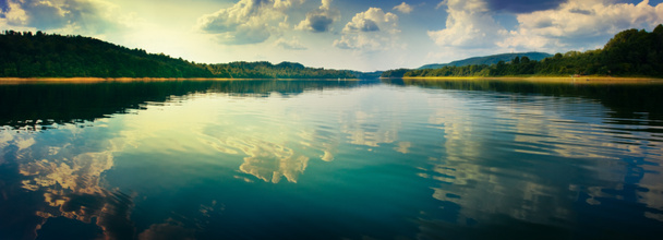 Vue panoramique sur le lac
 - Photo, image