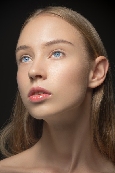 Beautiful face of young woman with clean fresh skin close up - Valokuva, kuva