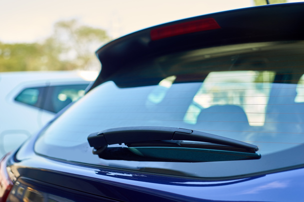 I tergicristalli posteriori auto blu
 - Foto, immagini