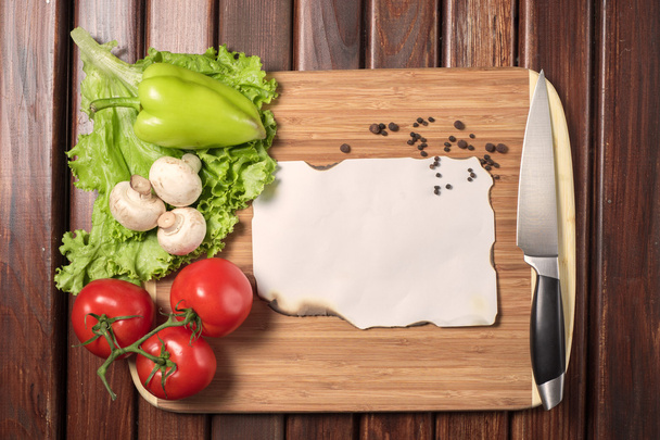 овочі і папір на кухонному столі
 - Фото, зображення