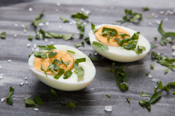 Keitetyt munat marmoripöydällä
 - Valokuva, kuva