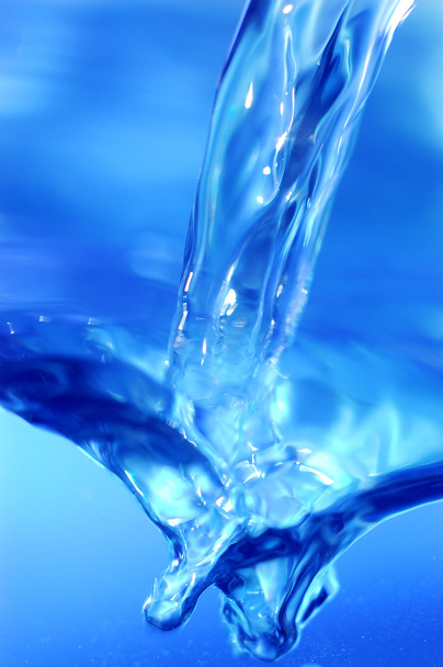 sauberes Wasser und Wasserblasen in blau - Foto, Bild