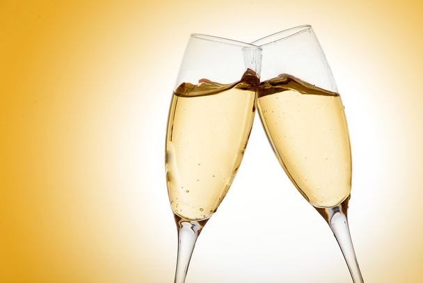 dvě elegantní šampaňské skleničky - Fotografie, Obrázek