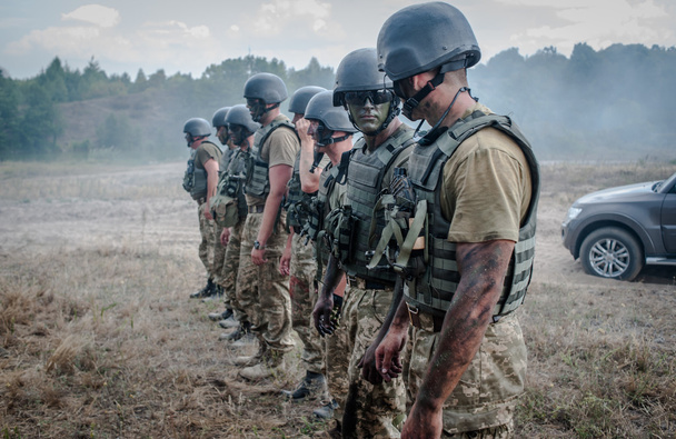Ejercicios de entrenamiento militar
 - Foto, Imagen