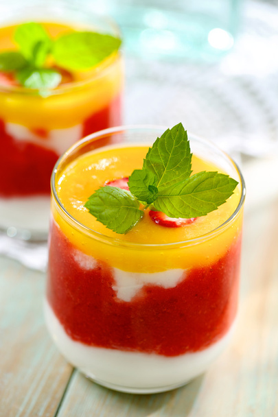 Fruity dessert with strawberries and mango - Photo, Image
