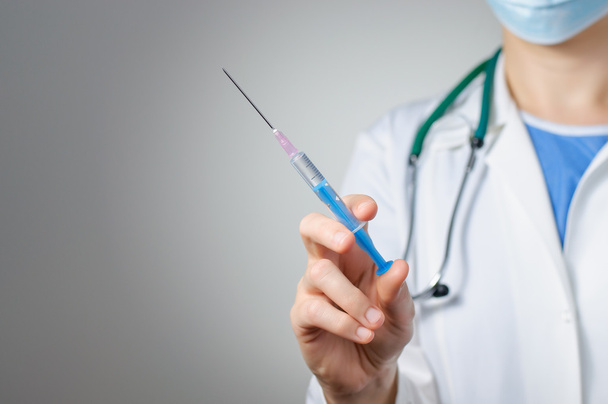 médico fêmea com seringa
 - Foto, Imagem