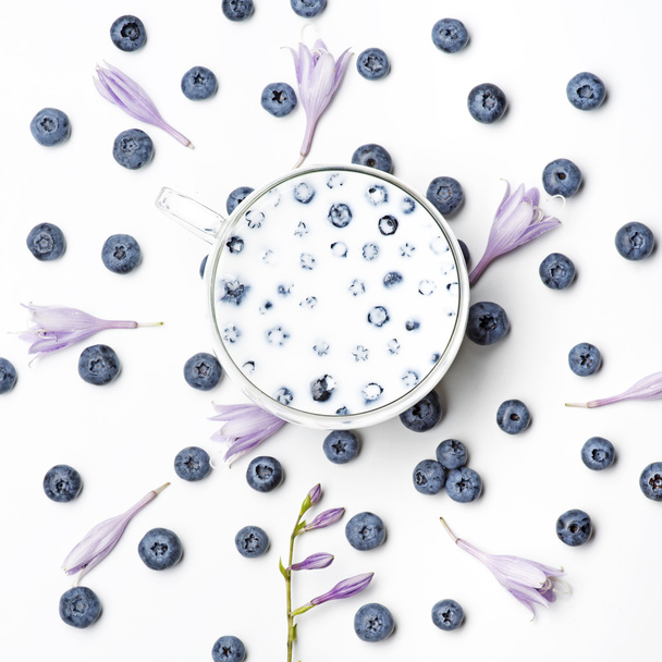 Blueberries on white background - Fotoğraf, Görsel