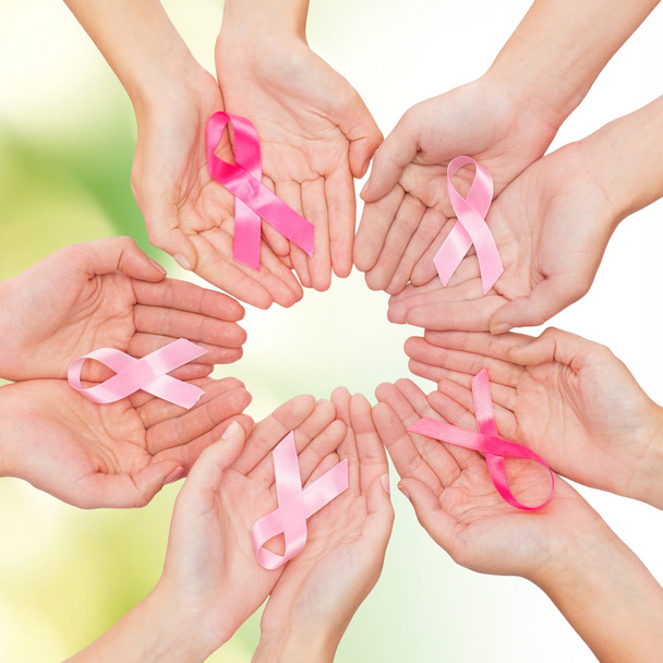 close up of hands with cancer awareness symbol - Φωτογραφία, εικόνα
