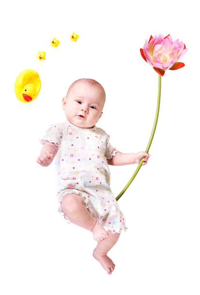 Un bébé avec une grande fleur et quelques canards jouets
 - Photo, image