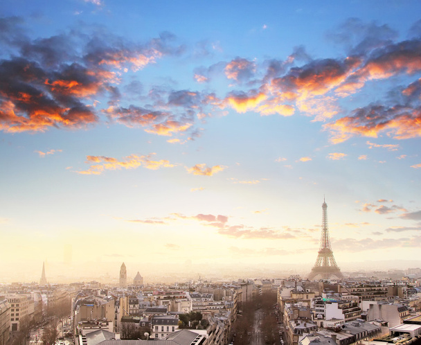 Luftaufnahme der Skyline von Paris und des Eiffelturms, Frankreich. Geschäfts- und Reisekonzept - Foto, Bild