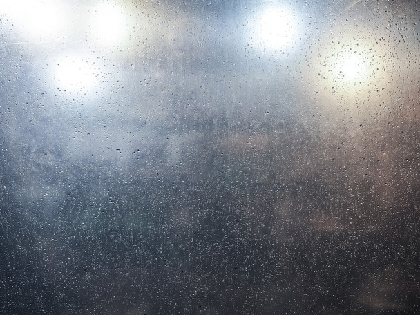 gota de chuva em folha de plástico transparente
 - Foto, Imagem