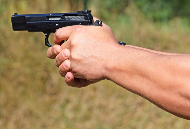 Shooting with a pistol - Foto, Bild