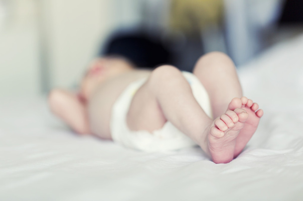 赤ん坊の足 - 写真・画像