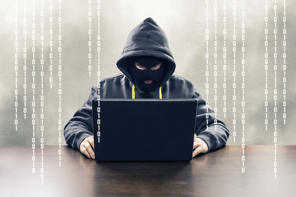Maskované počítačový hacker napadení služby sítě internet - Fotografie, Obrázek