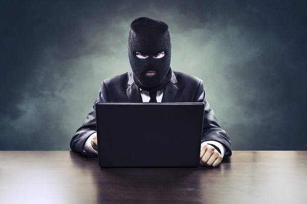 hacker de espionaje empresarial o agente del gobierno robando secretos
 - Foto, Imagen