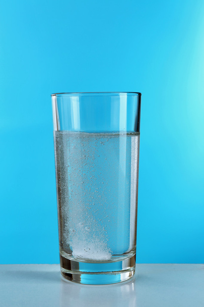 Pill in glass of water - Foto, imagen