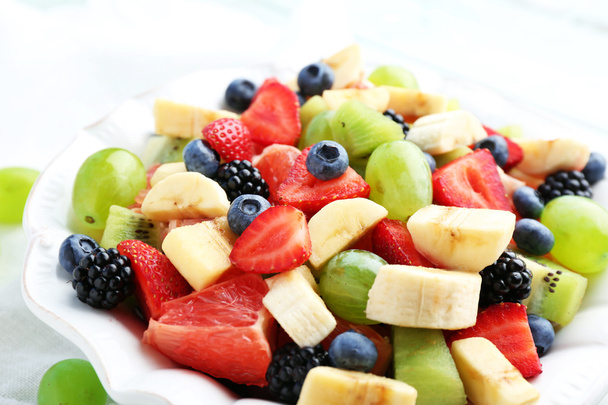 Свежий фруктовый салат - Фото, изображение
