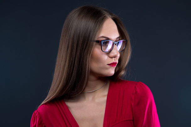 Portrét ženy v brýlích, koukal - Fotografie, Obrázek