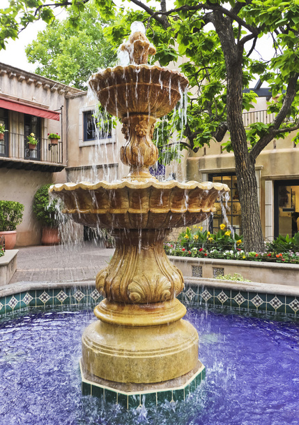 メキシコの中庭での素敵な噴水 - 写真・画像