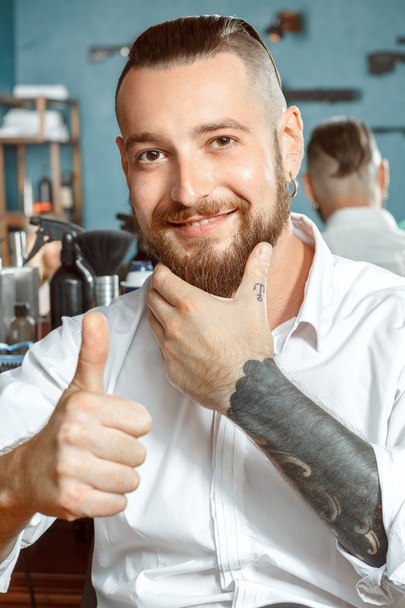 Happy customer showing finger up - Fotografie, Obrázek