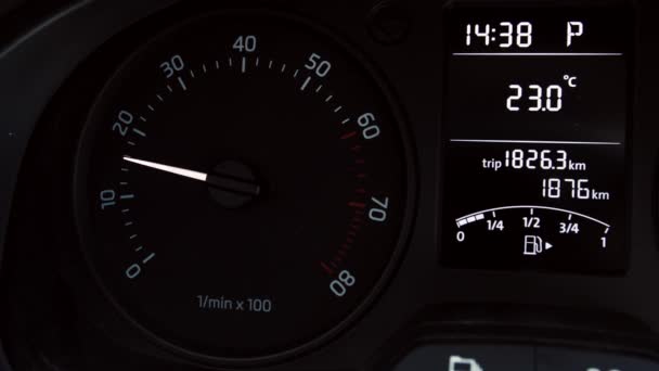 Auto instrumentenpaneel, met rpm en hoge snelheid versnelling - Video