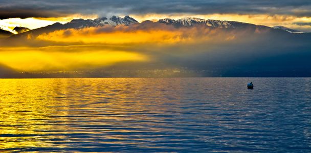 Схід сонця в Альпах Шабле - Фото, зображення