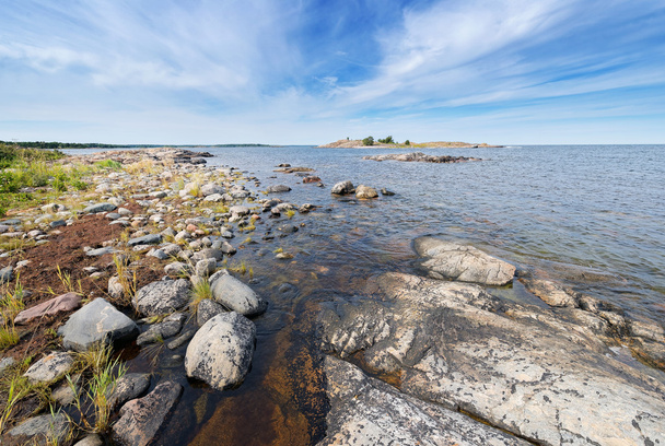 Coastal scene with vegetation on the round rocks at seafront - Foto, Imagem