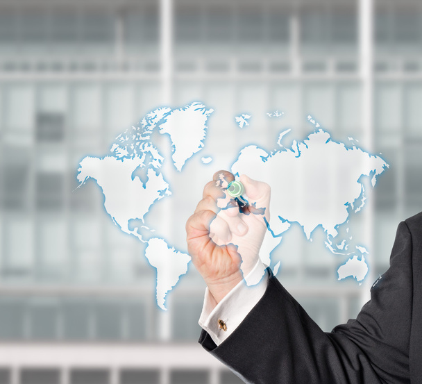 Hombre de negocios bediehnt virtual un mapa del mundo
 - Foto, imagen