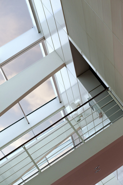 Glasdach in einem modernen, stilvollen Gebäude - Foto, Bild