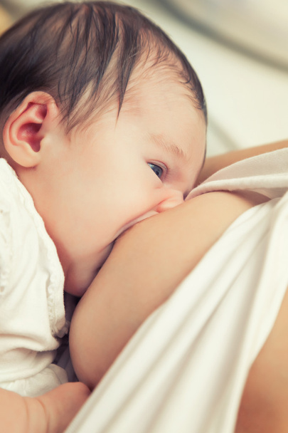 幼児の母乳育児 - 写真・画像