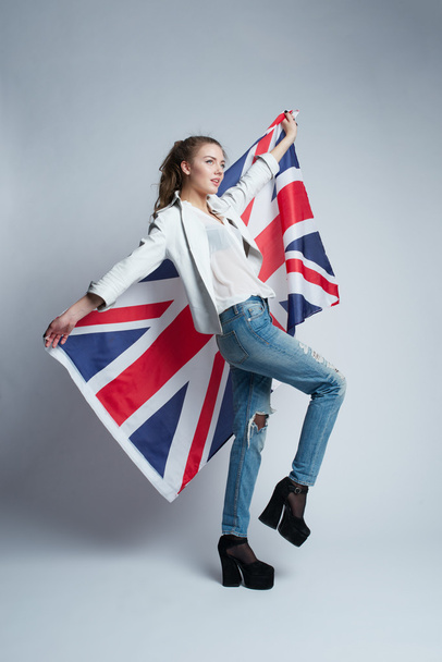 beautiful girl with flag of Britain - Foto, Imagen