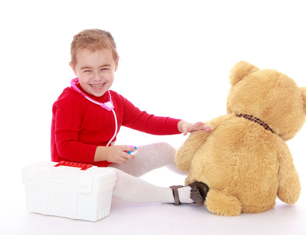 Little girl Teddy bear treats - Fotoğraf, Görsel