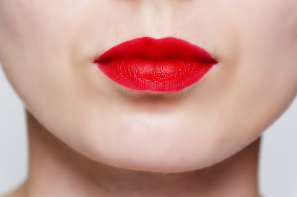 close up of a woman's face wearing red lipstick - Foto, afbeelding