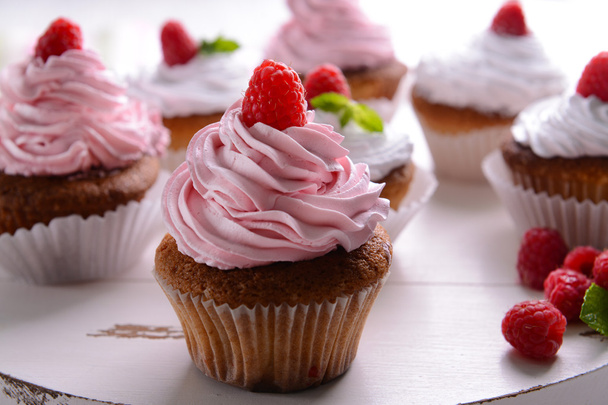 Delicious cupcakes with berries - Zdjęcie, obraz