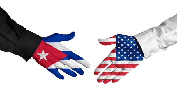 Líderes cubanos y estadounidenses dan la mano a un acuerdo
 - Foto, Imagen
