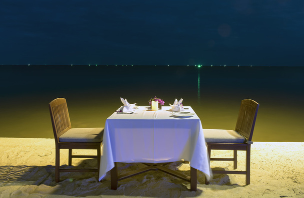 romantisch diner op het strand - Foto, afbeelding