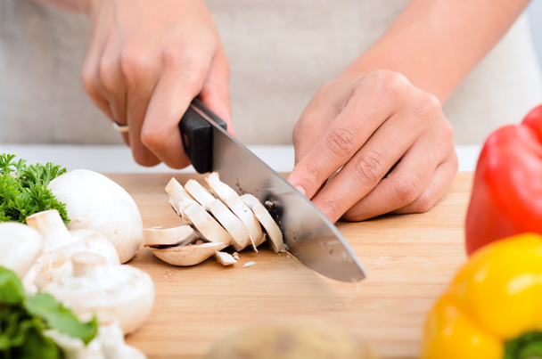 Close up of hands slicing vegetables with knife - Foto, Imagem