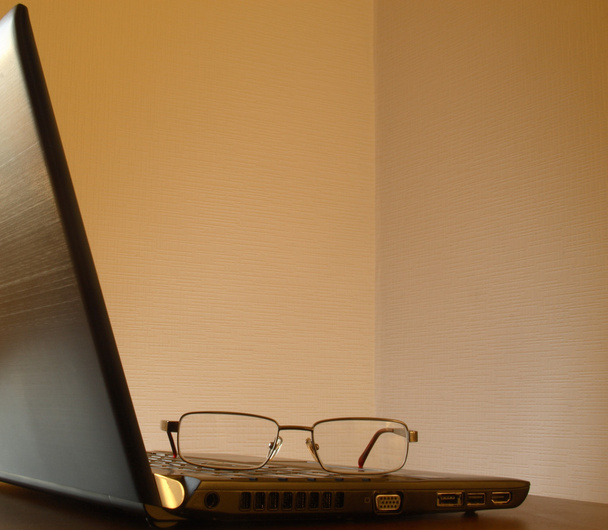 Glasses on the laptop. - Foto, Imagem