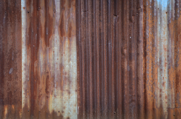 Paslı kıvrımlı metal duvar - Fotoğraf, Görsel