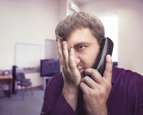 muž mluví po telefonu - Fotografie, Obrázek