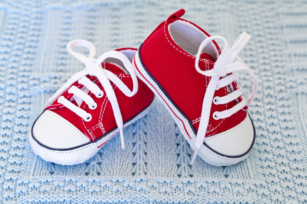 Punaiset vauvan kengät
 - Valokuva, kuva