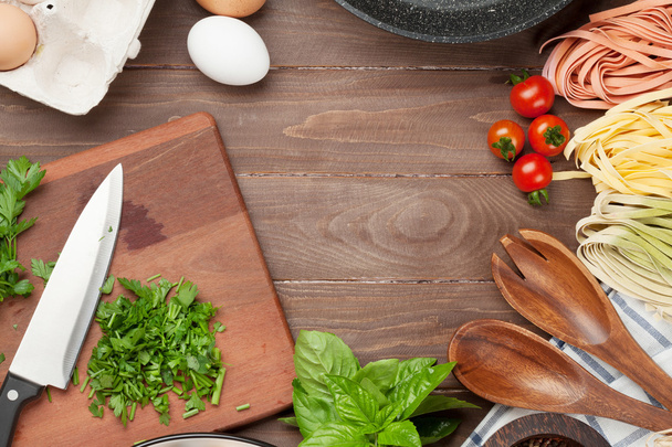 Ζυμαρικά συστατικά για το μαγείρεμα και σκεύη - Φωτογραφία, εικόνα